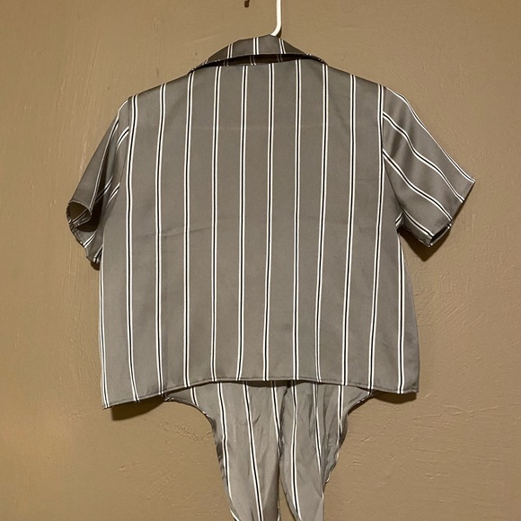 Cropped Collared Button-down Shirt - Picture 1 of 3